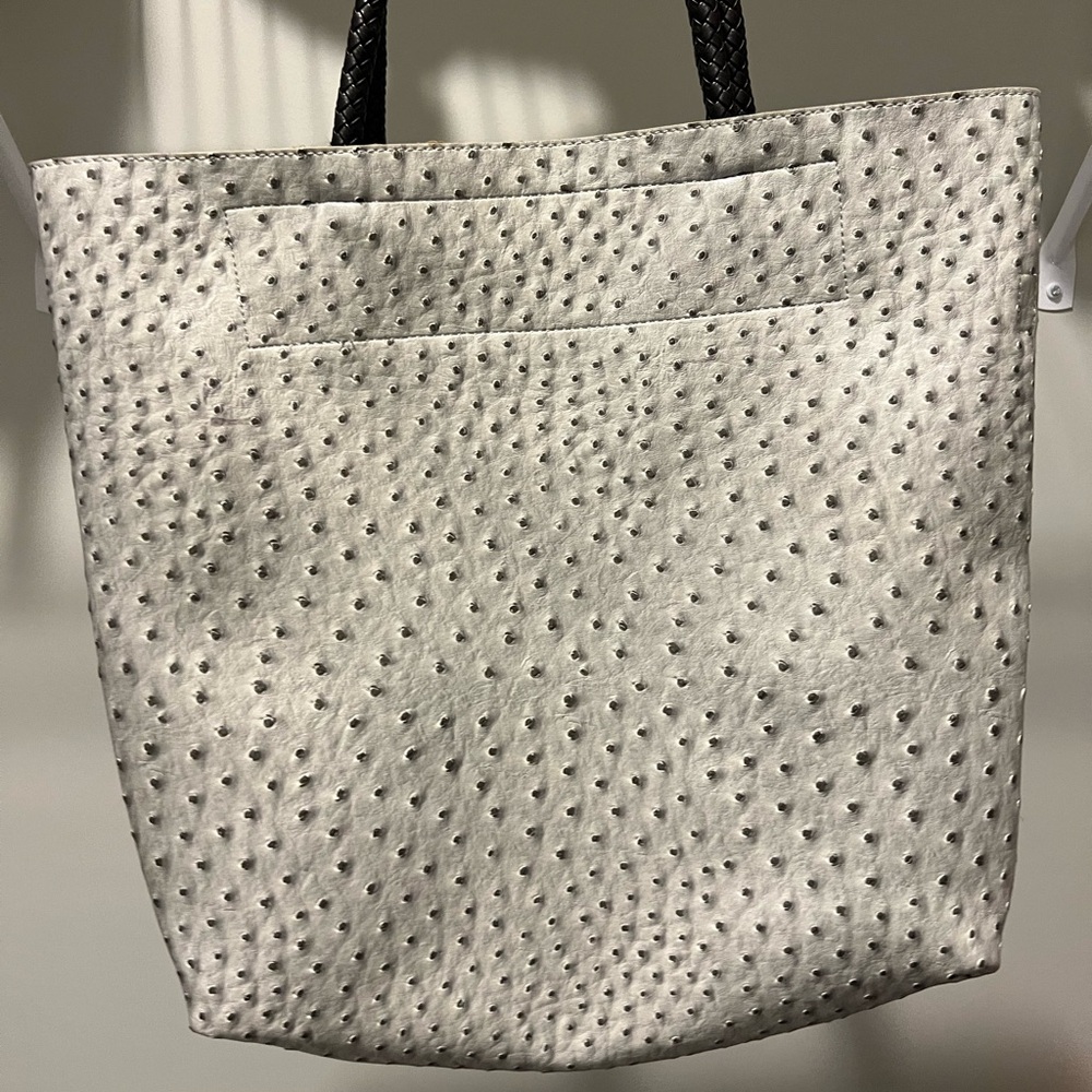Women’s faux ostrich grey shoulder bag 🩶